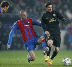 ustoppelig. Lionel Messi (th) leverede endnu en pragtpræstation, scorede sit 14. hattrick for Barcelona, kom forbi de 200 mål for klubben og sørgede for, at træner Pep Guardiola rundede en milepæl. 