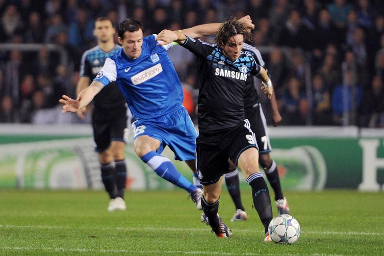 nedtur. Fernando Torres (th) kunne endnu en gang ikke notere sig for en scoring for Chelsea, da englænderne skuffede mod Genk. 