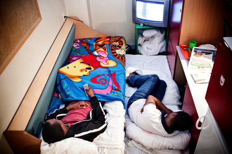 Trængsel. Flere og længere straffe gør fængslerne overfyldt. Her deler to indsatte i Vestre Fængsel en celle beregnet til én. Fløjen har 33 pladser, men huser 44 fanger 