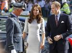 Velgørenhed. Prins William og hans hustru, Kate, bruger  deres berømthed til at sætte fokus på hungersnød i Afrika. 
