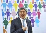 VALGVINDER. Almazbek Atambajev afslører under en pressekonference efter valgsejren, at han vil lukke USA's militærbase ved lufthavnen i hovedstaden Bishkek. 