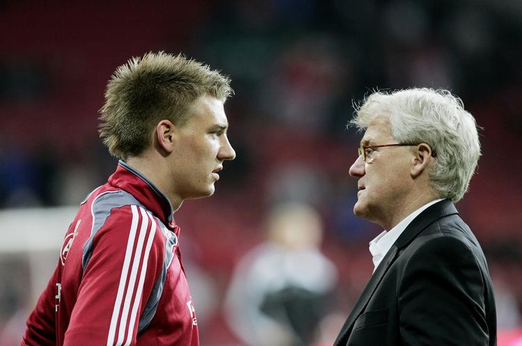 Eneren. Der er ingen fuldgode alternativer til Nicklas Bendtner (t.v.). 