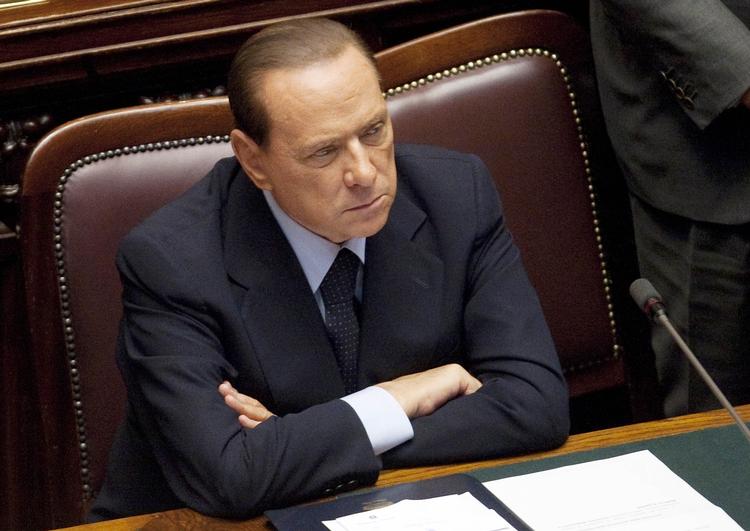 Presset. Silvio Berlusconi er under pres fra både retsvæsnet og sine europæiske kolleger og vælgerne 