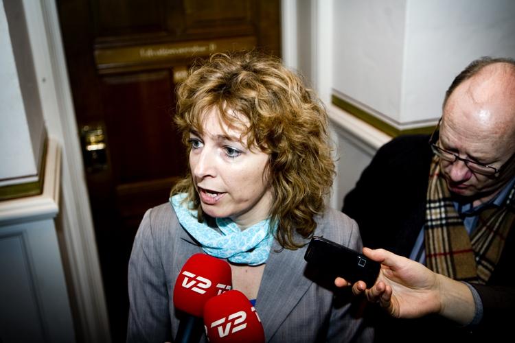 HANDLING. Børne- og undervisningsminister Christine Antorini afviser, at hun løber fra sine løfter. 