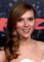 hacket. Scarlett Johansson var en af de kendisser, der fik spredt nøgenbilleder på internettet, efter hun var blevet hacket af hackeringen "Operation Hackerazzi". 