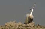 OPRUSTNING. Israel forbedrer sit våbenarsenal og overvejer tilsyneladende et angreb mod Irans atomanlæg. Her ses et missil fra det såkaldte Jernskjold blive affyret for  at standse raketbeskydning fra Gaza. 
