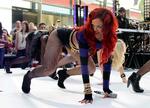 Stakkel. Hun er helt slidt ned af at danse og synge. Her er Rihanna i NBC's program 'Today' fra maj i år. 