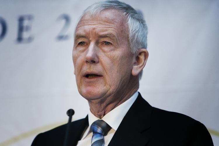 Nationalbankens direktør Nils Bernstein erkender i dag, at krisens omfang kom bag på den uafhængige institution. 