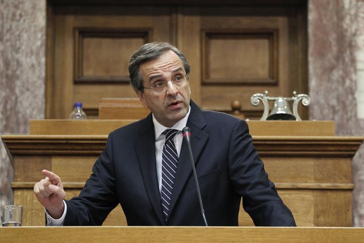 Krise.  Antonio Samaras vil trods forlydender om det modsatte ikke danne en ny samlingsregering i Grækenland. I stedet opfordrer han Papandreous til at gå af. 