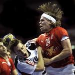 hårrejsende. Mikkel Hansen i et gennembrud i landskampen mod Tyskland i Super Cup. 