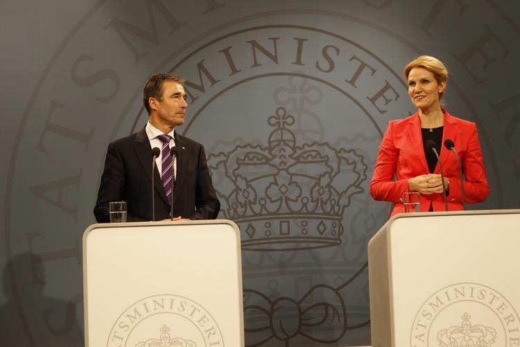 Møde. Helle Thorning-Schmidt (S) og Anders Fogh Rasmussen har i dag holdt møde i deres egenskaber af statsminister og Nato-generalsekretær. Bagefter var der ros i luften. 