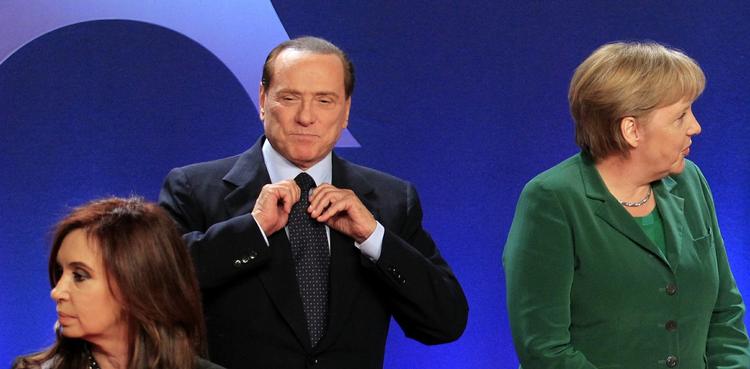 FORSVARSPOSITION. Italiens ministerpræsident Silvio Berlusconi kæmper en hård kamp for at blive på posten. 
