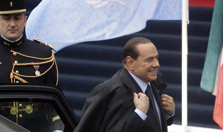 Gældsplaget. En gæld på 120 procent gør Italien til et af EU's økonomiske problembørn, men ministerpræsident Silvio Berlusconi lover reformer. 