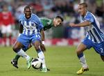 Oversidder. Eric Djemba-Djemba var ikke med i OB's kamp mod Twente. Han har selv sagt, at han havde skændtes med nogle holdkammerater. 