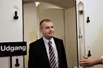 Forundret. Finansminsiter Bjarne Corydon (S) kalder Venstre for uansvarlig, efter han har haft besøg af finansordfører Peter Christensen. 