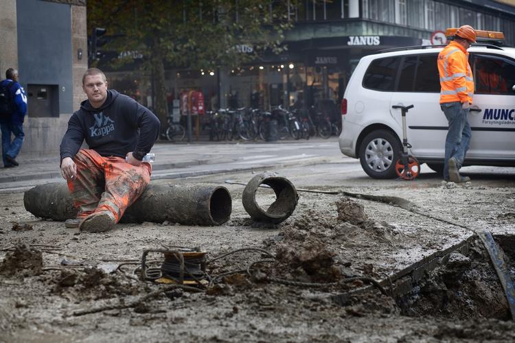 Ødelagt. Busserne må finde nye veje rundt om Nørrebrogade, hvor store vandskader har lukket vejen indtil på søndag. 