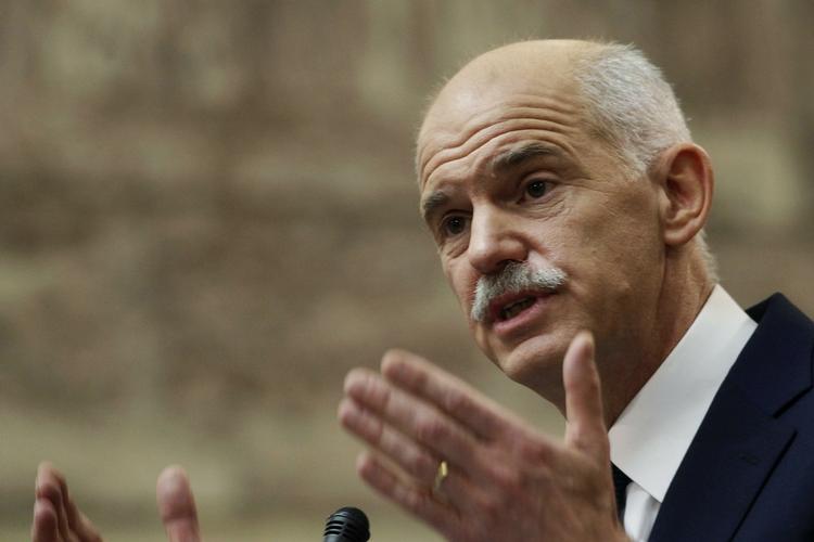 Den græske premierminister kan i aften gå med æren i behold, hvis parlamentsmedlemmerne stemmer for i tillidsafstemningen. 