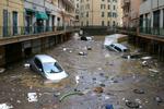 Tragedie. Et voldsomt skybrud i Genova har sat store dele af den italienske havneby under vand. 