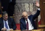 Udskiftning? Grækenlands finansminister, Evangelos Venizelos, (tv.) nævnes som afløser for landets ministerpræsident, George Papandreou. Her ses de under g årsdagens afstemning i parlamentet. 