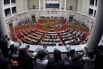 kaos. Verdens øjne hviler i disse måneder på det græske parlament, der nu skal sammensætte en ny regering. 