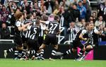 overraskelsesholdet. Den sort-hvide hær fra det nordligste England marcherer mod toppen af Premier League. 