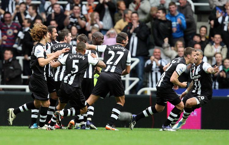 overraskelsesholdet. Den sort-hvide hær fra det nordligste England marcherer mod toppen af Premier League. 
