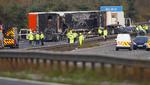 Tragedie. Syv personer meldes dræbt ved en af Englands største trafikulykker nogensinde. 