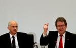 socialdemokrater. Poul Nyrup Rasmussen har før støttet sin græske partikollega. Her deltager ses de under et møde i marts, hvor socialdemokraterne i EU opfordrede til at sænke renten på lån til Grækenland. 