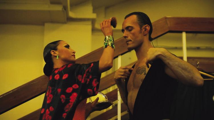 Dansepar. 'Ballroom Dancer' handler om sportsdans. Elitesport fungerer ofte som en forstærker af menneskelig styrke og svaghed. Særlig tankevækkende bliver det, når man samtidig skal fungere som par, og da i endnu højere grad, hvis parret ikke bare skal kunne præstere i takt, men også skal være et ægte par. 