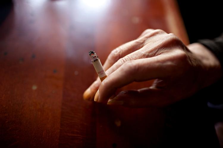 En pakke på tyve af disse her er blevet to kroner billigere end de var, før VK-regeringen trådte til. 