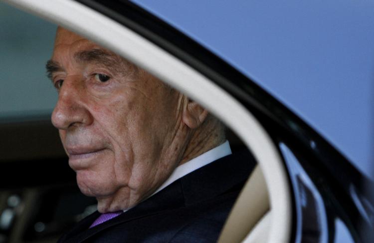Forberedt. Israels præsident, Shimon Peres, gik på landsdækkende tv i aftes og forberedte israelerne på et kommende angreb på Iran. 