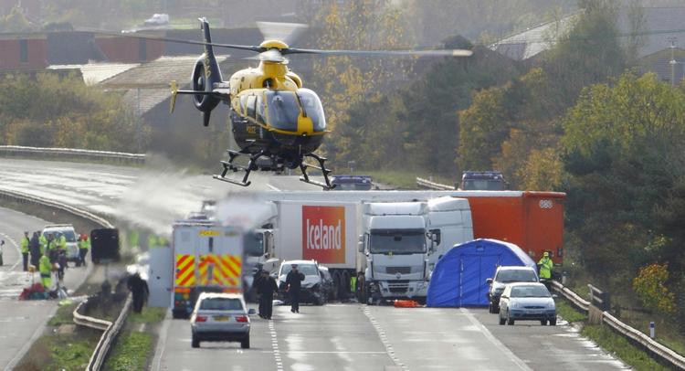 Dødsulykke. Syv mennesker er omkommet i en voldsom trafikulykke på M5-motovejen i det sydvestlige England. 