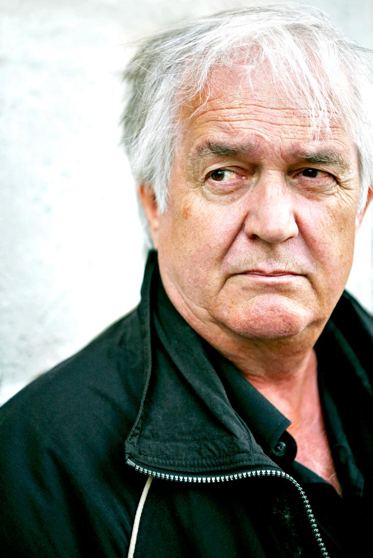 fantasifuld. 63-årige Henning Mankells prosa er klar og effektiv, men hovedpersonen i 'Mindet om en snavset engel' overbeviser desværre ikke. 