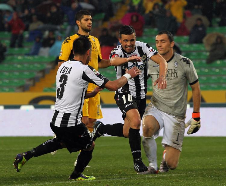 mål. Da Udinese vandt 2-1 ovr Siena scorede Antonio Di Natale det ene mål. 