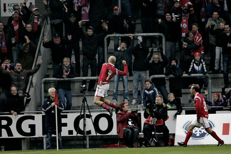 højtflyvende. Med sine mål til 1-0 og 3-1 havde Christian Holst en dejlig dag. 