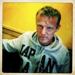 Fortæller. Jo Nesbø elsker at fortælle: »Jeg tror, det er en slags  social refleks at fortælle en historie. At give sit  bidrag, når man sidder omkring lejrbålet«. 
