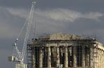 Uro. De sorte skyer hænger næsten symbolsk over  Parthenon-templet i Athen, hvor politikerne i weekenden har kæmpet for at undgå det totale kaos. 