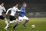 friløber. Efter at være skiftet fra Lyngby til Randers behøver Lasse Rise (i blåt) ikke længere at føle sig forfulgt af fortiden. 