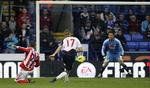 Sænket. Ivan Klasnic (nr. 17) scorede to gange på Begovic i weekenden. 