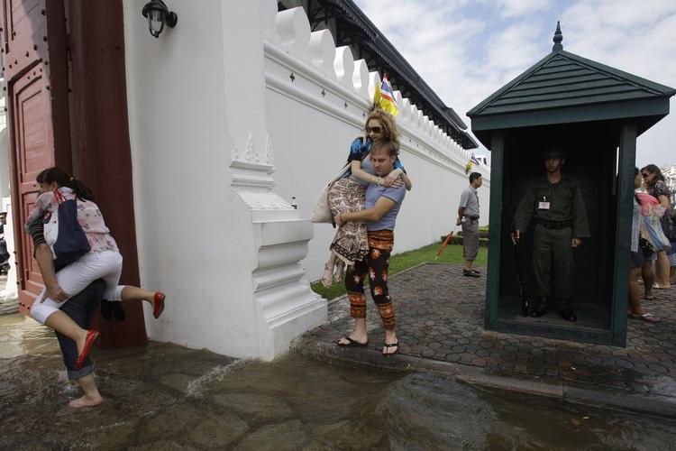 Udfordringer. Det kan koste Thailand dyrt, at turisterne bliver væk på grund af oversvømmelserne. 