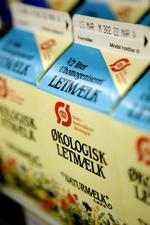 Gammelt. »Hvad, der sikkert er overraskende for de fleste, er, at vi heller ikke må forære et glas marmelade, en pose kaffe eller en pakke tørret pasta væk, når datoen er overskredet«, skriver Coop-direktør. 