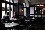 Forvandling. Sådan så der ud for et år siden. Nu er de mørke farver i stueetagen på hotel Kong Frederik forsvundet, så den nye italienske restaurant er anderledes lys. (arkivfoto) 
