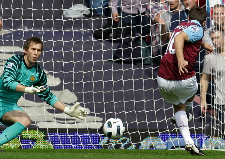 Gardering. Tomasz Kuszczak har endnu ikke spillet på førsteholdet i denne sæson. I 2010-2011 blev det til 10 kampe. 