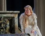 Stjerne. Erkendelsen af, at Magdalena Kozena er en af tidens største mezzosopraner, har ikke rigtig bredt sig i Danmark. Her er hun fotograferet på Metropolitan Opera i New York. 