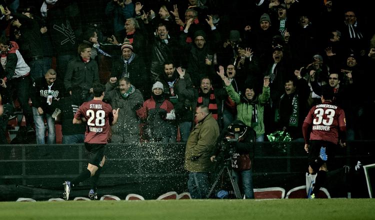 Invasion. 10.000 Hannover-fans var på plads i Parken i torsdags. Det havde FCK svært ved at håndtere. 