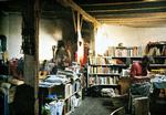 Slum. Billederne fra Christiania fremstår som dokumentation af en slidt beskedenhed, og de fortæller deres egen historie om noget, der var tæt på fattigdom. 