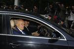 Aftale. Præsident Karolos Papoulias forlader forhandlinger i præsidentpaladset. 