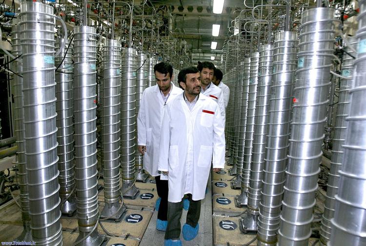 Urokkelig. Irans præsident Mahmoud Ahmadinejad sagde i går, at Iran »ikke rokker sig en tomme« i forhold til sit atomprogram. 