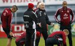 Kaptajnen. Daniel Agger (t.v.) er et af de mest sikre kort i Morten Olsens EM-trup. Forsvarsspilleren er placeret øverst i landsholdshierarkiet. 