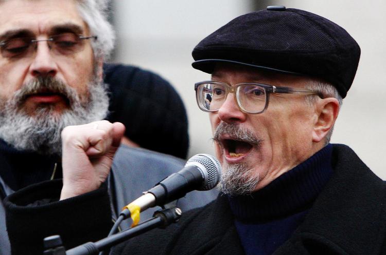 Limonov. Carrère er fascineret af folk, der afviger fra normalen. Hans nye roman handler om den ukrainske fascist Limonov, der her ses ved en demonstration i Moskva i 2007. 